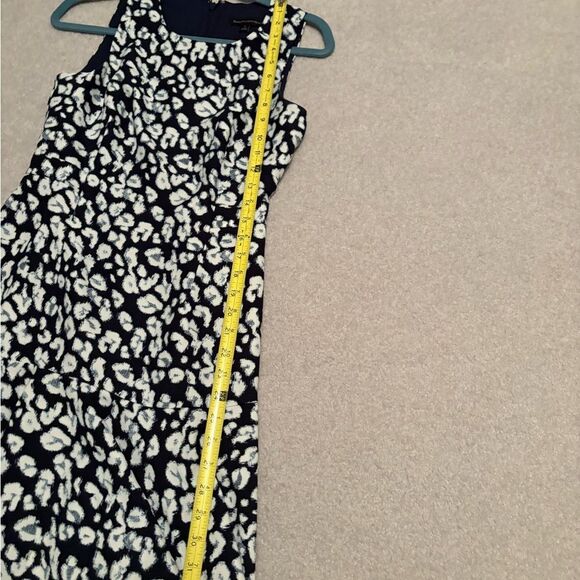 Banana Republic sleeveless dress with bottom ruffle - Picture 4 of 6